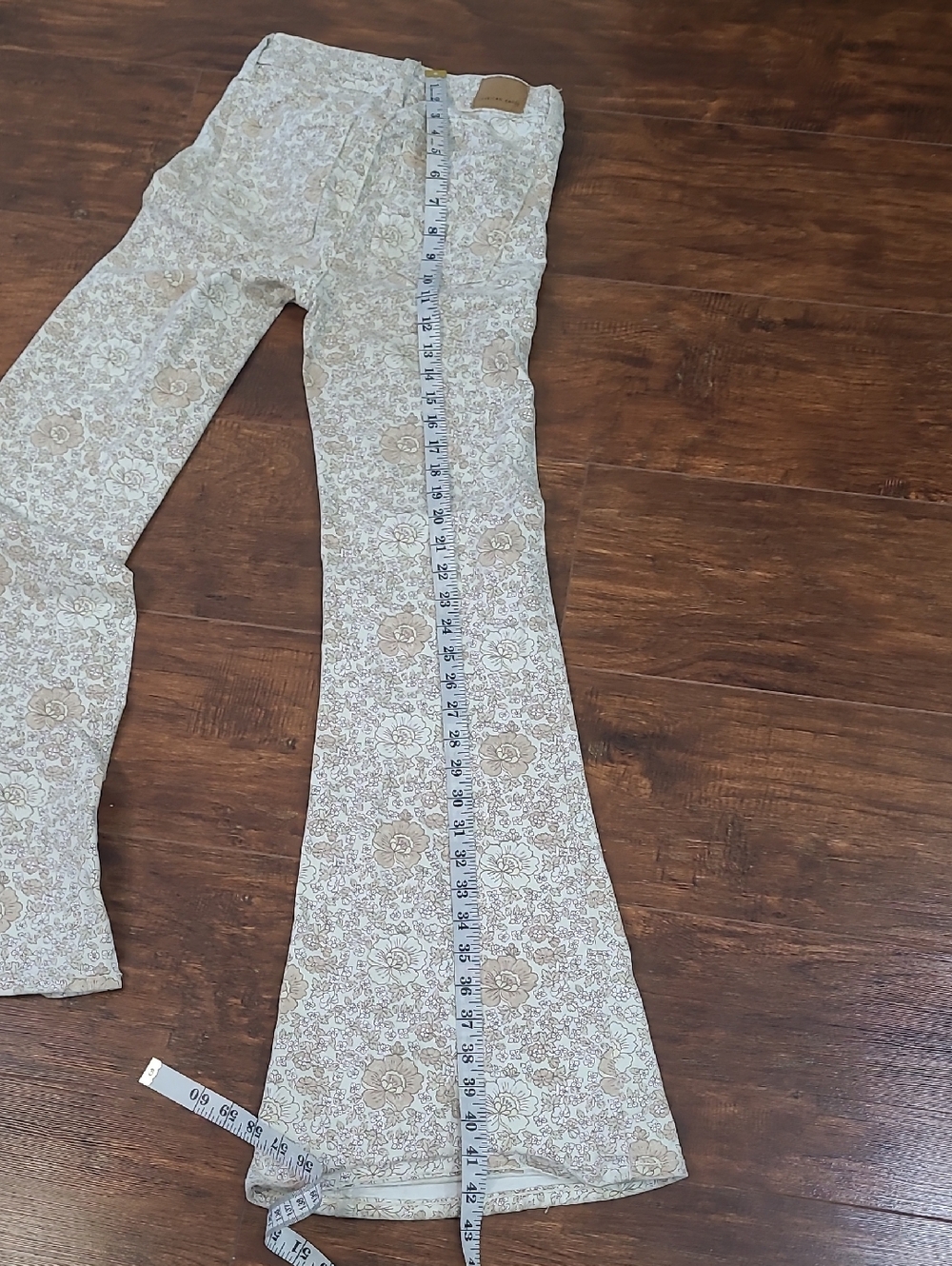 American Eagle Outfitters Floral Button-Up Top in Cream and Beige High Rize 00 - Picture 11 of 11